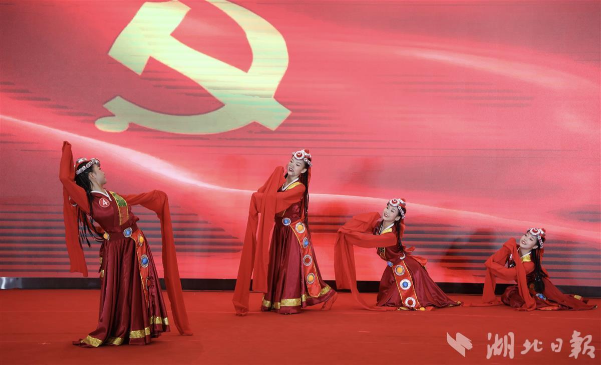 民乐奏响迎春序曲!淄博首届古筝春晚亮相淄博大剧院