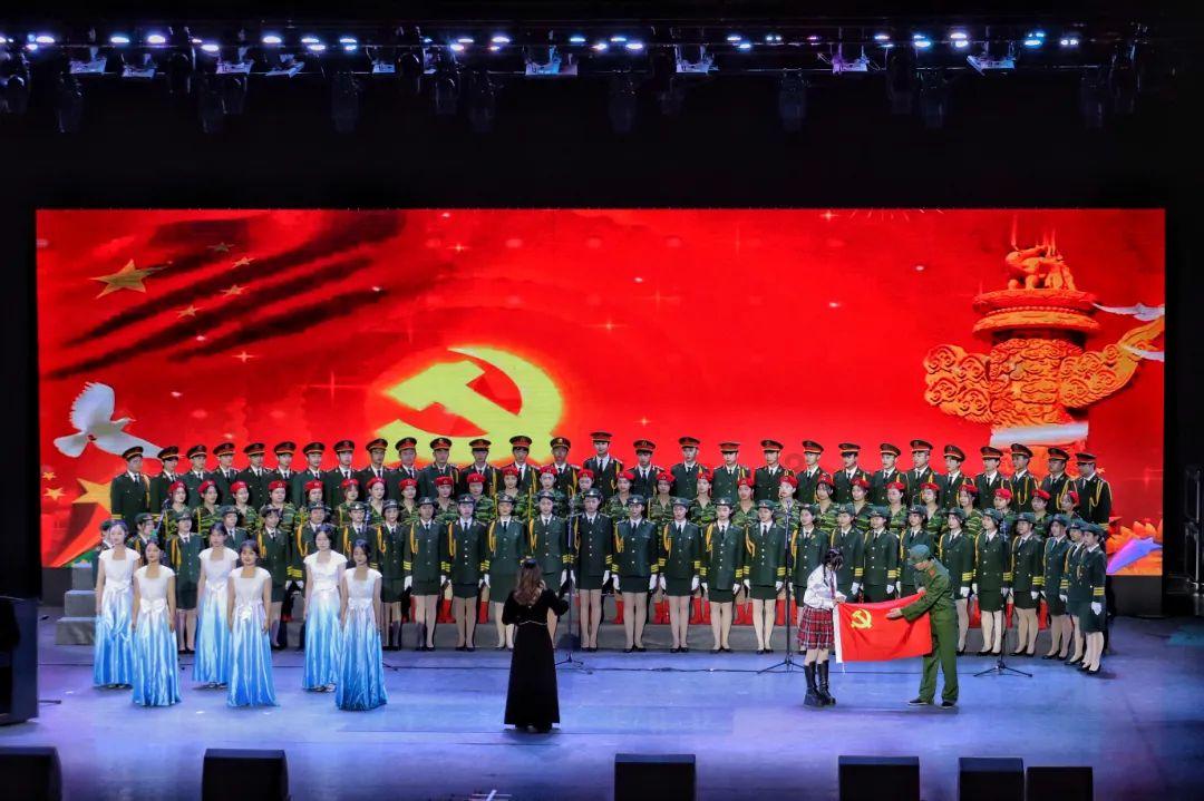 闪亮派对上的女孩